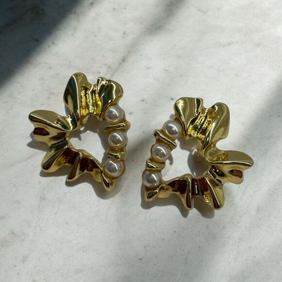 Anthropologie Jewelry - Pearl heart earrings M943